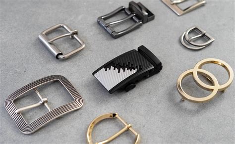 different types of buckles.